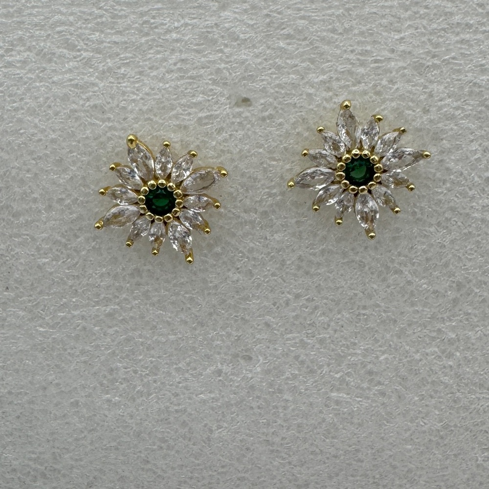 Small stud earrings with crystal starburst design